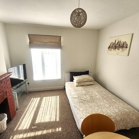 Bassett Flat With 2 Bedrooms And Superfast Wi-Fi Sittingbourne Exterior photo
