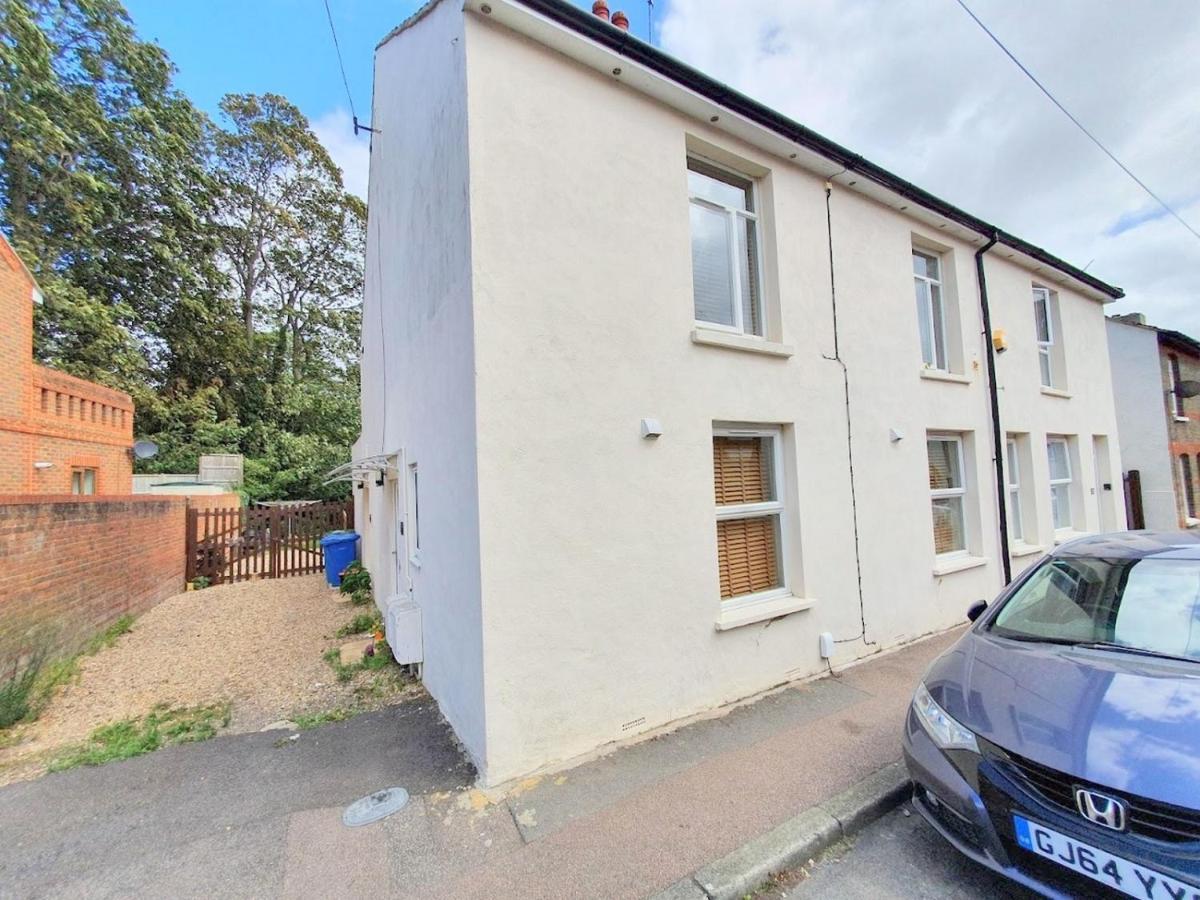 Bassett Flat With 2 Bedrooms And Superfast Wi-Fi Sittingbourne Exterior photo