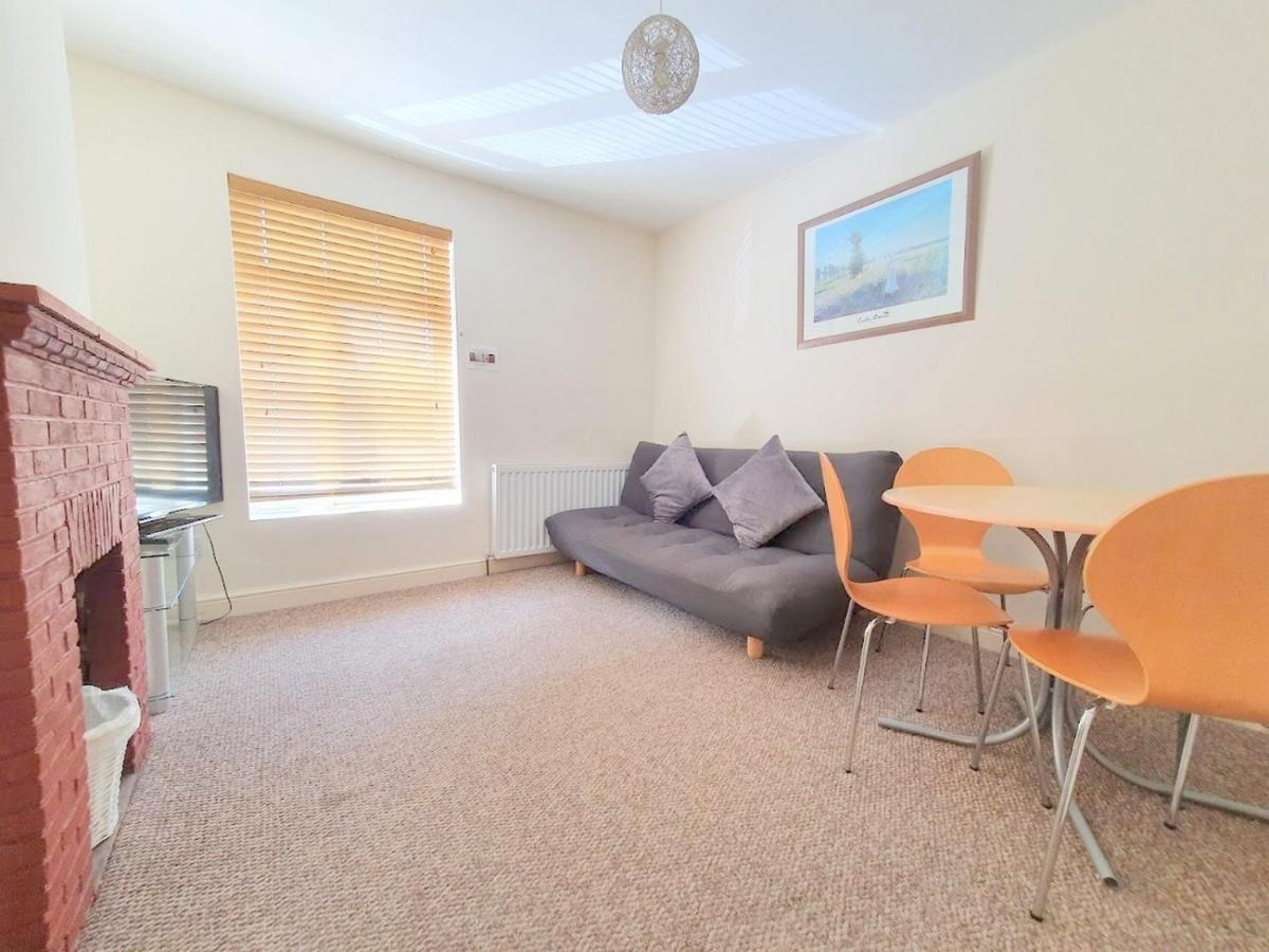 Bassett Flat With 2 Bedrooms And Superfast Wi-Fi Sittingbourne Exterior photo